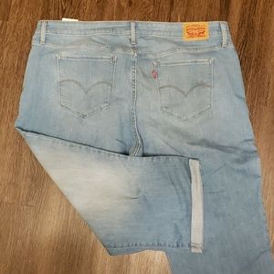 Plus size women Levi's Capris, size 22